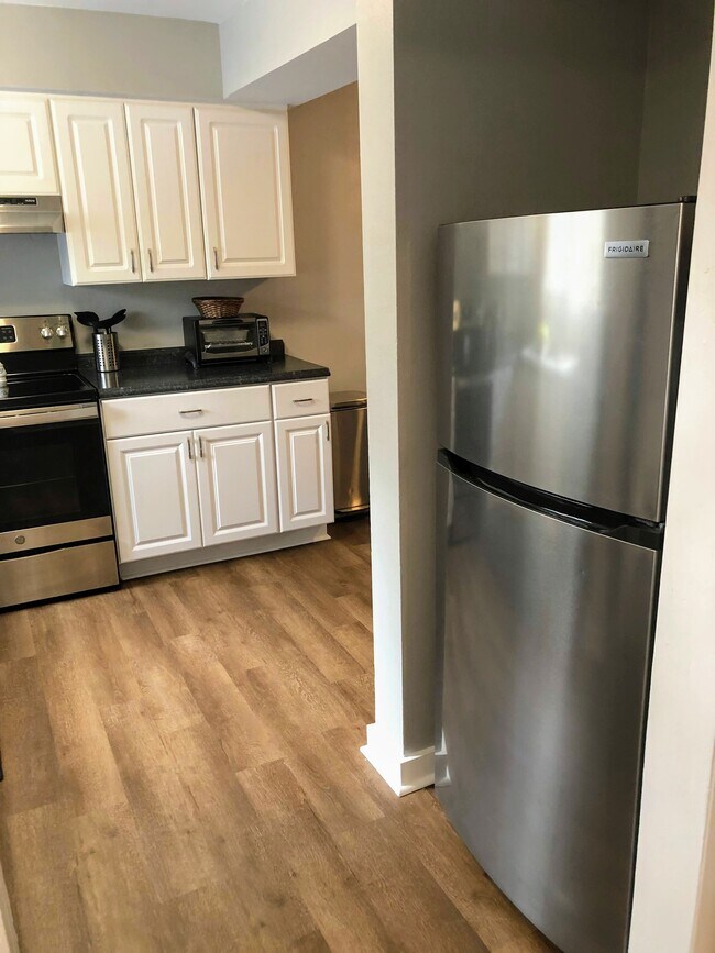 kitchen - 7114 Longstreet Dr