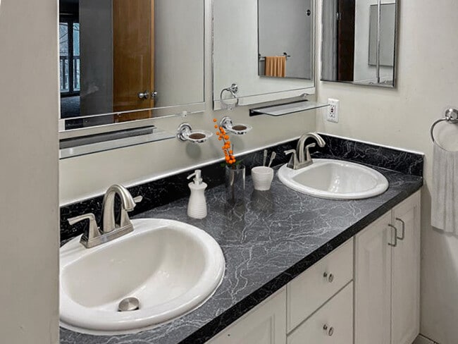 Building Photo - Varsity Management