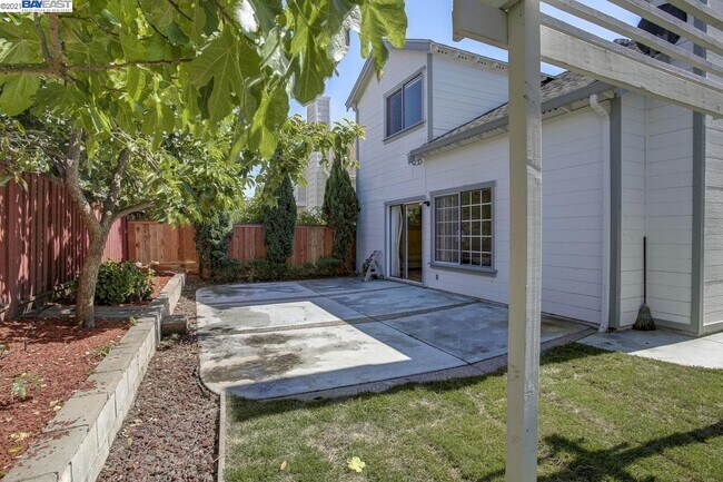 Building Photo - 34274 Kenwood Dr