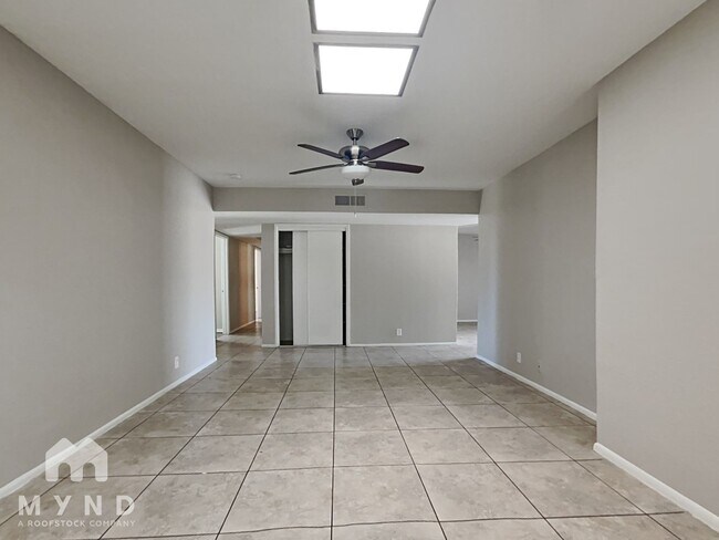 Foto del edificio - 4608 W Lewis Ave