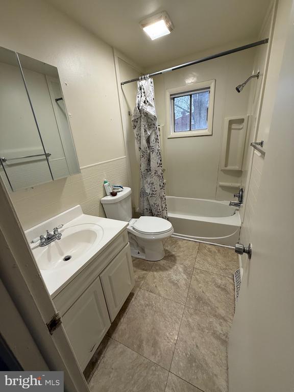 Building Photo - 209 Narberth Ave