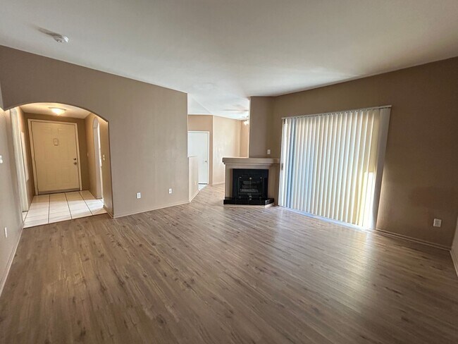 Foto del edificio - Downstairs 1-Bed 1-Bath Condo in Guard Gated Community!