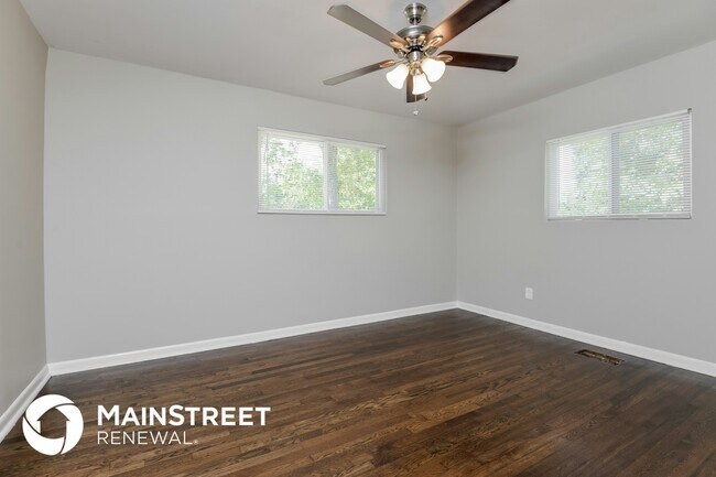 Foto del edificio - 7637 Ridge Tree Ln