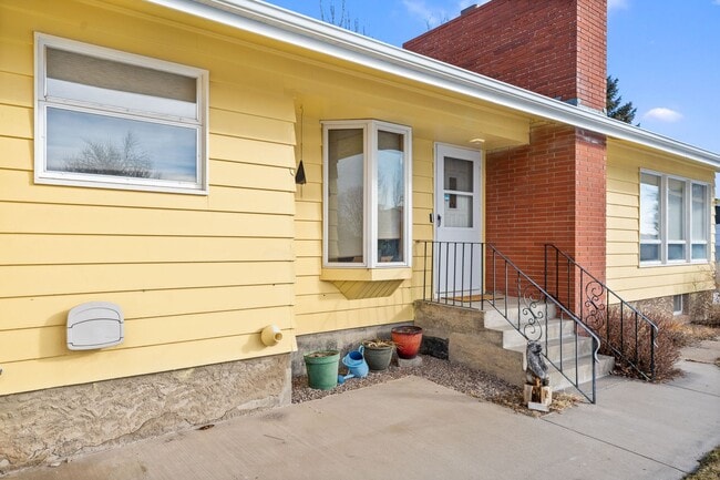 Building Photo - Furnished 3-Bedroom Home with Large yard.