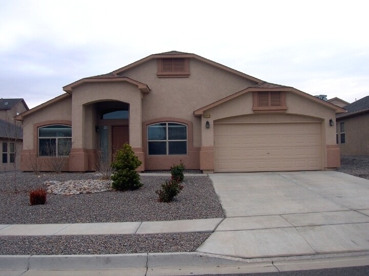 Foto principal - Beautiful 4 Bedroom Home in Rio Rancho