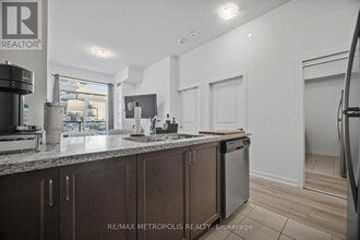 Building Photo - 460 Dundas St E