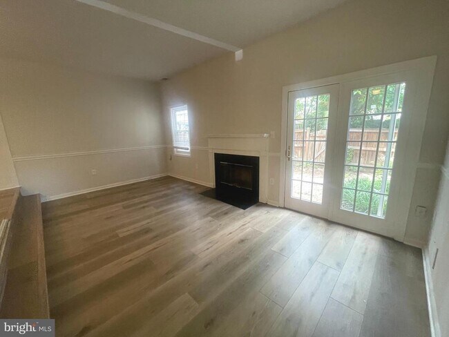 Foto del edificio - 9856 Oakdale Woods Ct