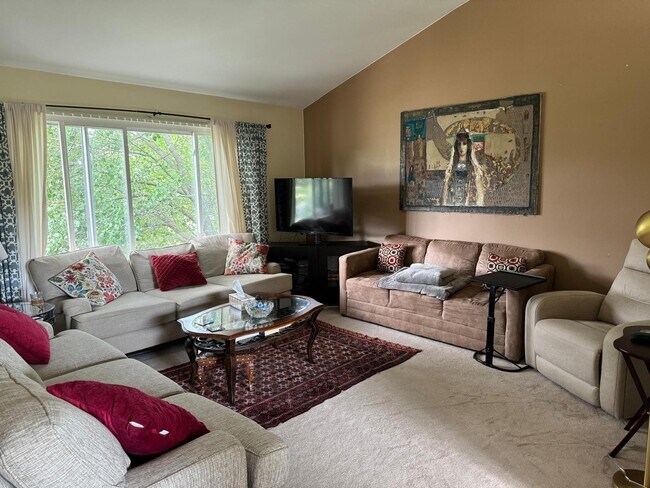 Foto del edificio - 8460 Barrington Dr