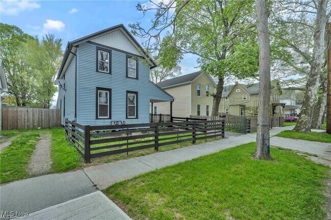 Building Photo - 1812 Brevier Ave