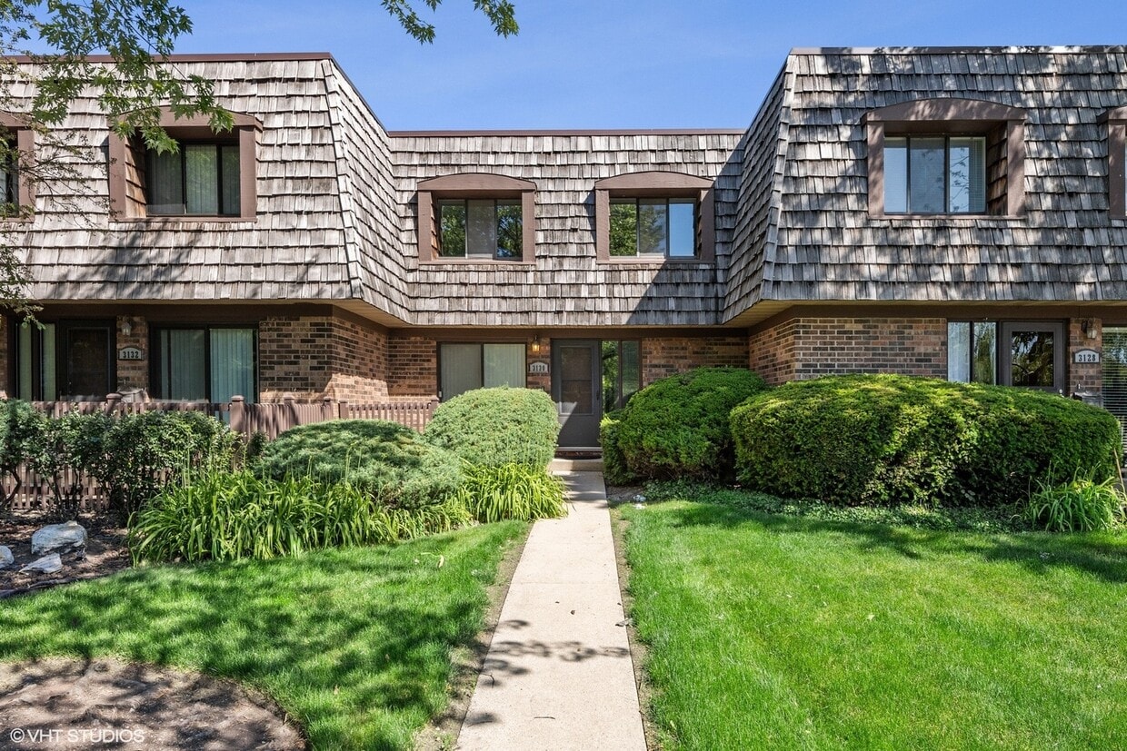 3130 Pheasant Creek Dr, Northbrook, IL 60062 Townhouse for Rent in