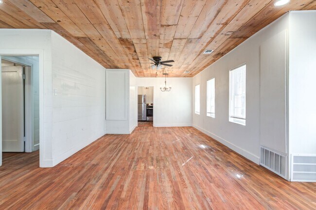 Foto del edificio - One-Of-A-Kind Home, completely remodeled!