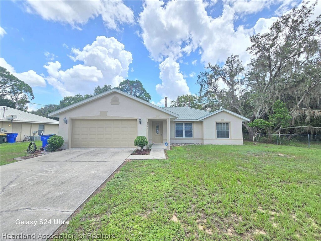 Primary Photo - 2646 N Labelle Rd