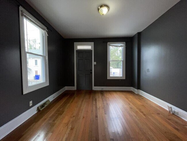 Building Photo - 709 Forest St