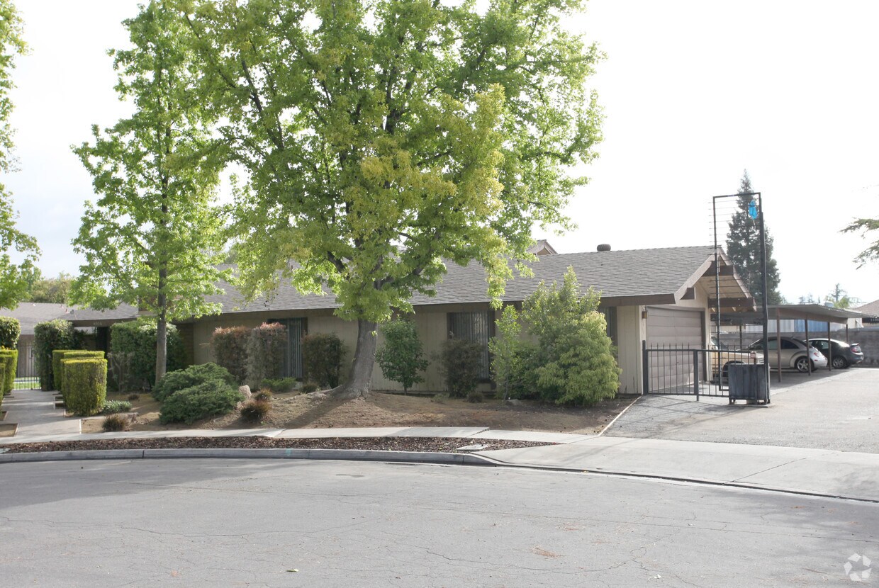 Foto principal - 502 E Calimyrna Ave