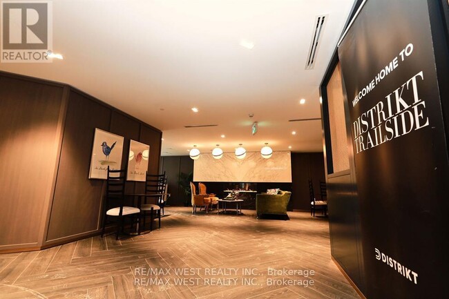 Building Photo - 395 Dundas St W