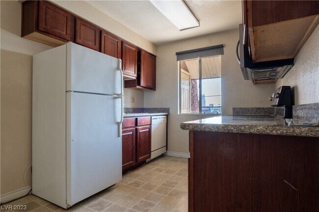 Building Photo - 4310 Sandy River Dr