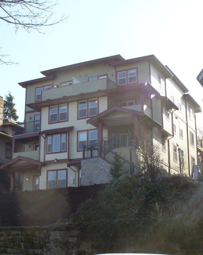 1016 N Garden St, Bellingham, WA 98225 Apartments in Bellingham, WA