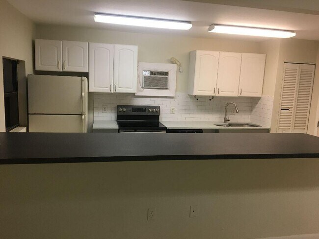 Foto del edificio - 354 Baysinger Ave