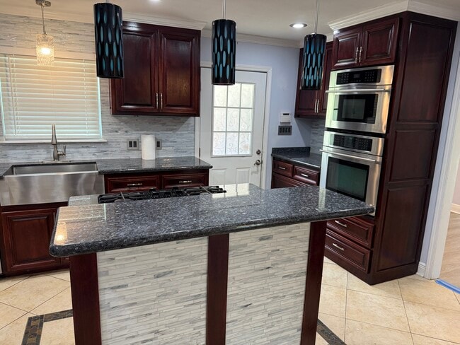 Building Photo - 11813 Wild Rose Dr
