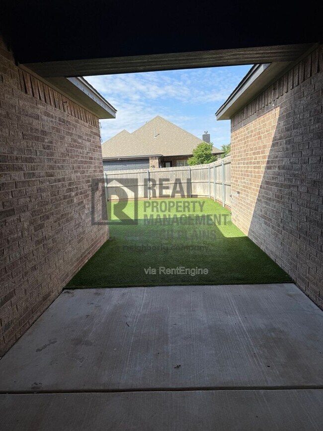 Foto del edificio - 7620 Legacy Pkwy
