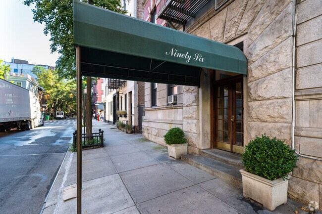 Foto del edificio - 96 Perry St