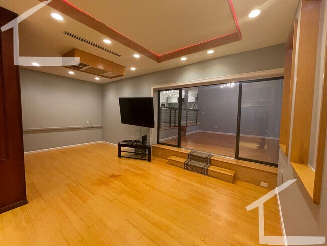 Foto del edificio - CHESTNUT HILL 2BED / 2BATH WITH HEAT AND H...
