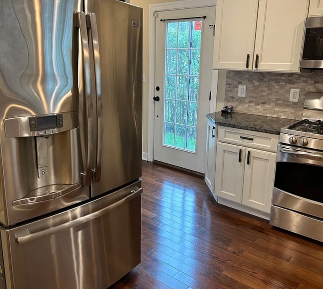 Building Photo - 1 Riverside Dr