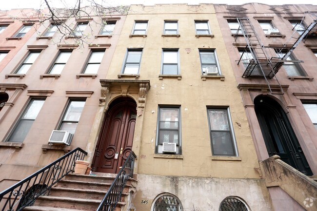 Building Photo - 545 Henry St