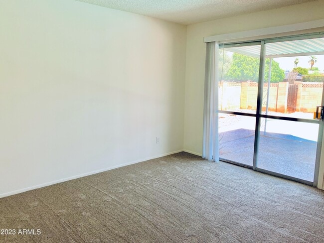 Building Photo - 1004 E Riviera Dr