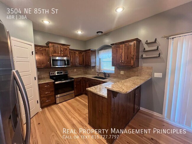 Foto del edificio - 3504 NE 85th St