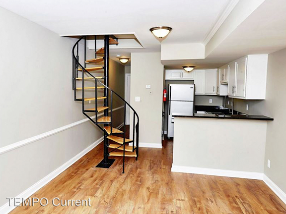 Primary Photo - 422 E 11th St