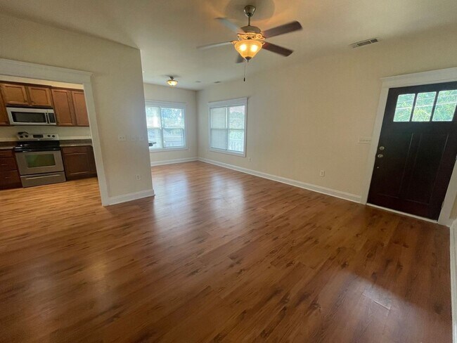 Foto del edificio - PRE-LEASING FOR AUGUST 2025!