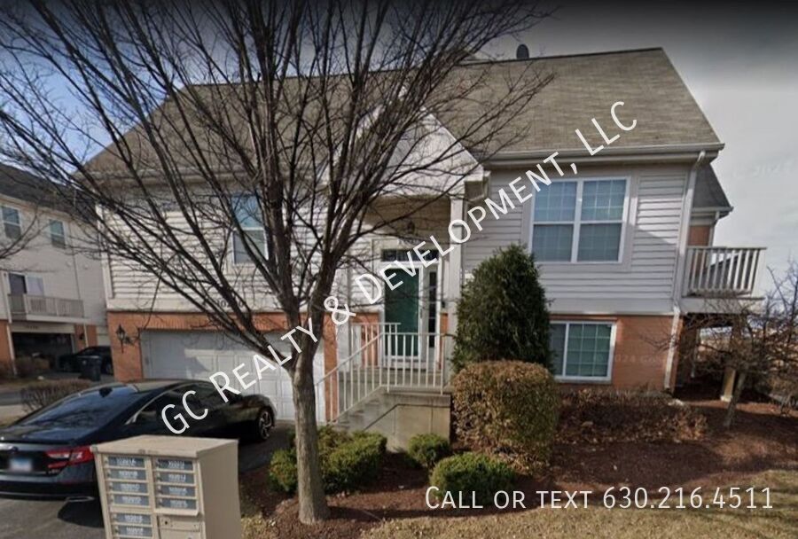 Foto principal - *** END UNIT TOWNHOUSE / W&D IN UNIT / PET...