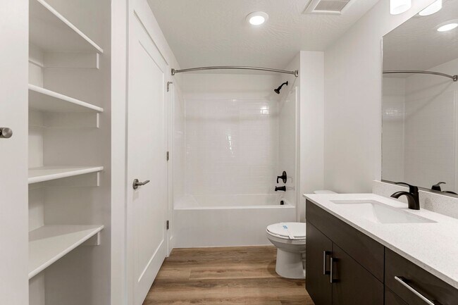 Foto del edificio - Brand New Modern Apartments at Ascesa