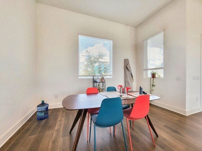 Foto del edificio - Spacious & Modern 3BR 2.5/BA Home with Lar...