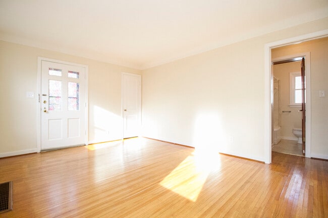 Foto del edificio - 2355 Ward St