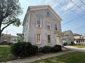 Building Photo - 611 Napoleon St