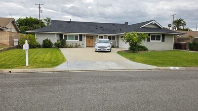 Building Photo - 5552 Tammarisk Dr