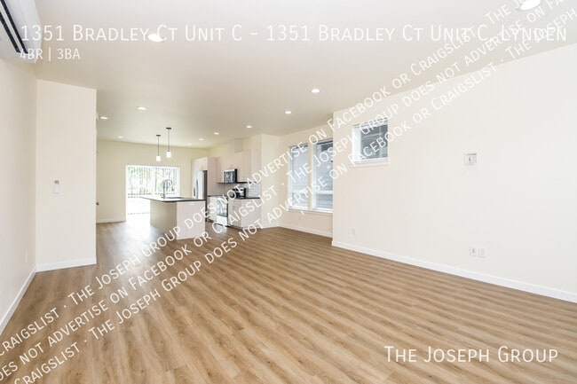 Foto del edificio - 1351 Bradley Ct