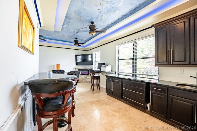 Foto del edificio - 1325 N Mangonia Dr