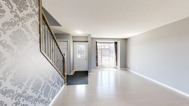 Photo du bâtiment - BEAUTIFUL THREE BEDROOM TOWNHOME ON BATEMAN TRAIL