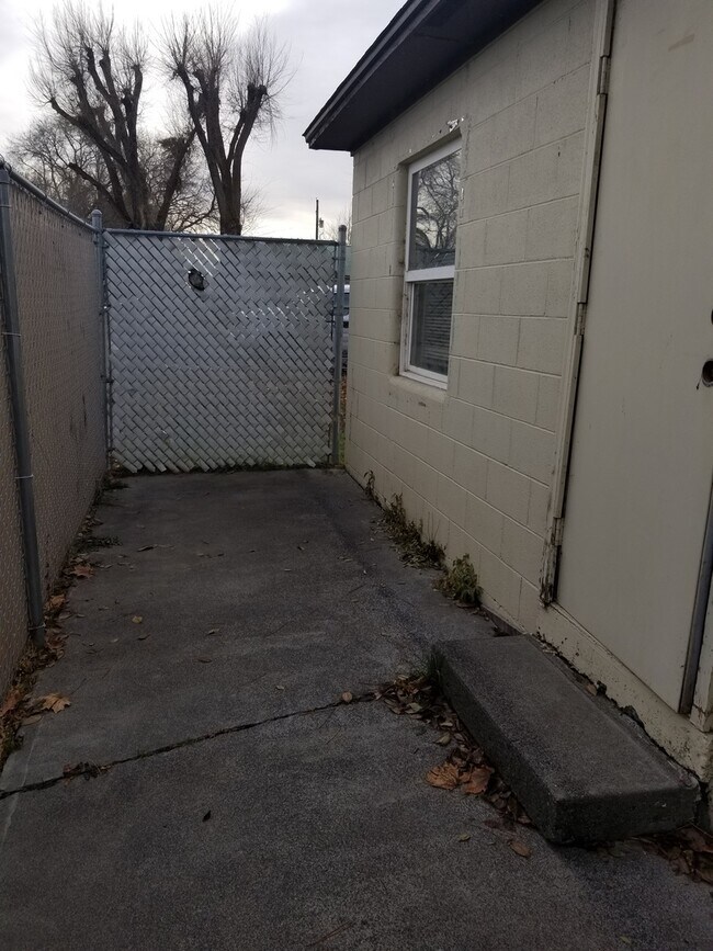 Building Photo - 326 3rd Ave SE