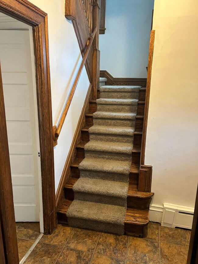 Building Photo - AVAILABLE NOW! 4 Bedroom Near Chester Cree...