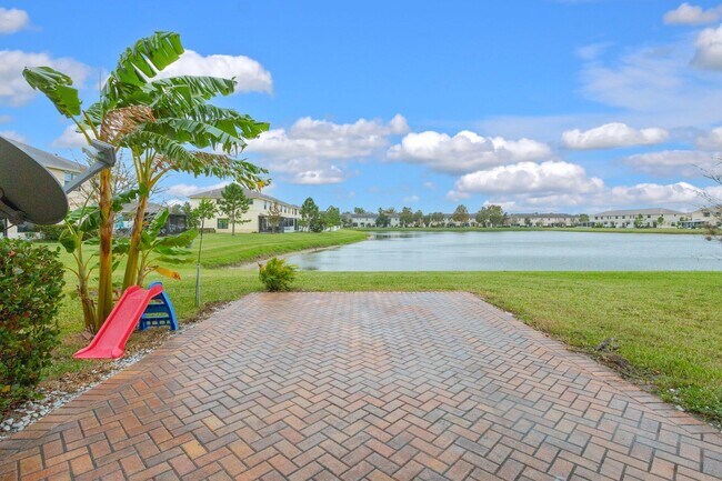 Building Photo - 9856 E Villa Cir