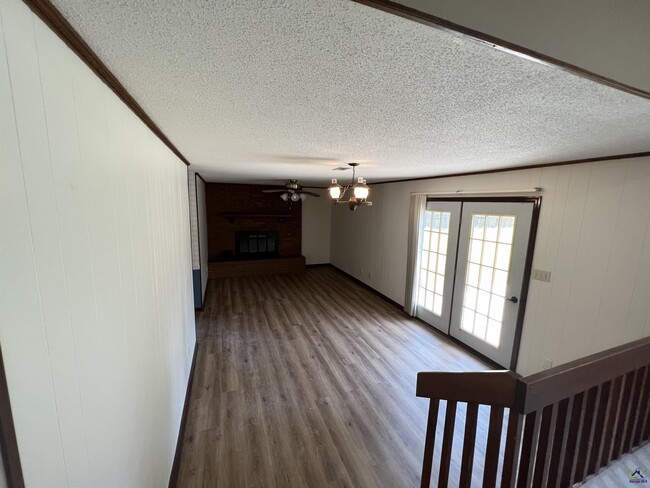 Building Photo - 210 Westwood Dr