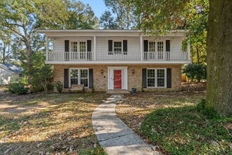 Building Photo - 745 Westmoreland Dr E