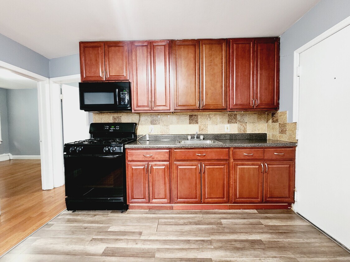 Primary Photo - 777 Avenue E