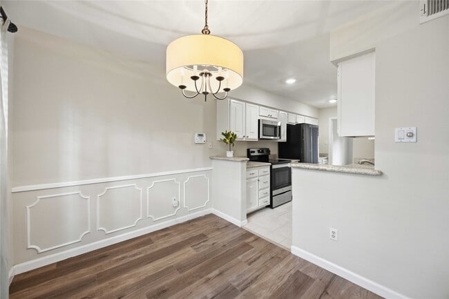 Building Photo - 10336 Briar Forest Dr