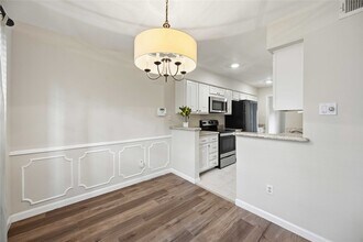 Building Photo - 10336 Briar Forest Dr