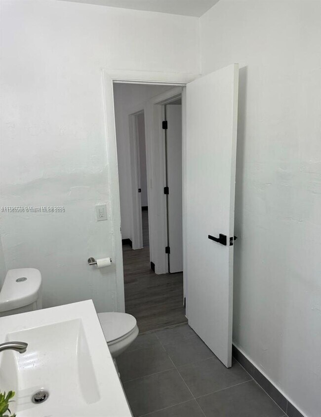 Foto del edificio - 725 NW 1st Ct